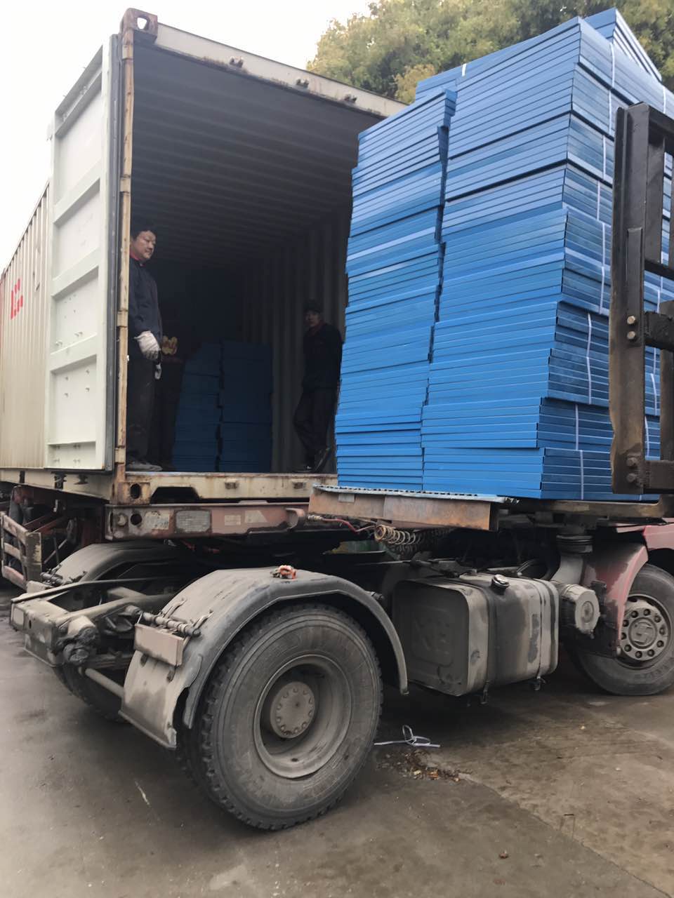 無錫賽維亞貨架裝車過程