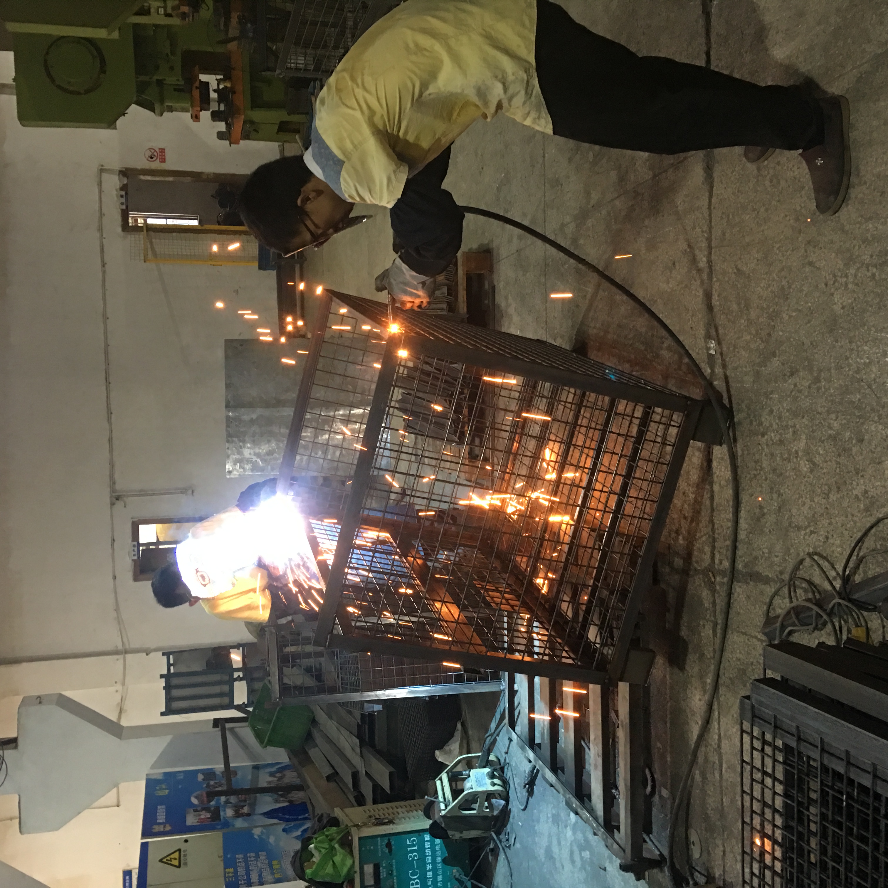 無(wú)錫鋼制料箱,無(wú)錫網(wǎng)格折疊料箱,無(wú)錫鋼制網(wǎng)格折疊料箱