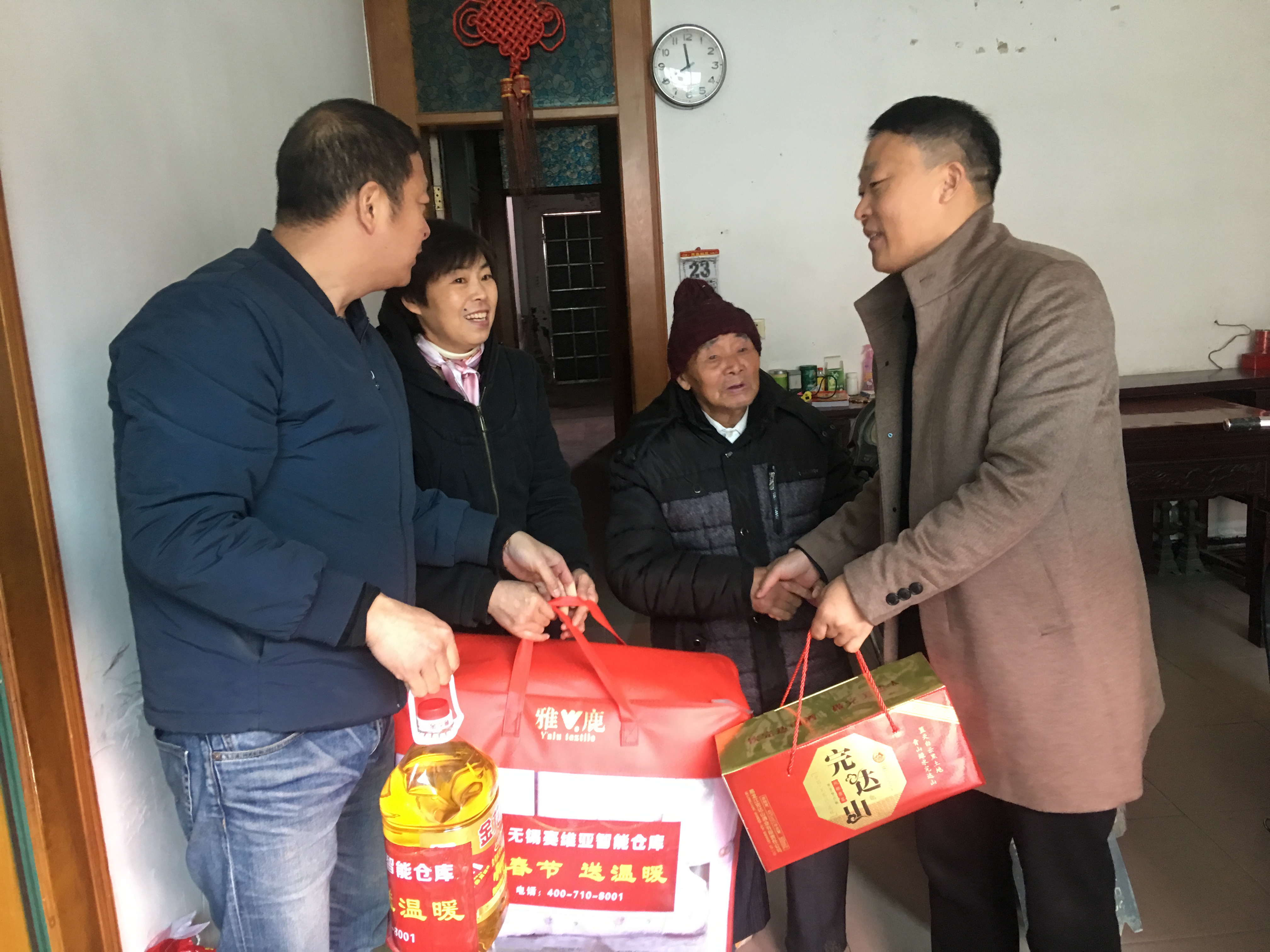 賽維亞扶貧,賽維亞送溫暖,賽維亞倉儲貨架