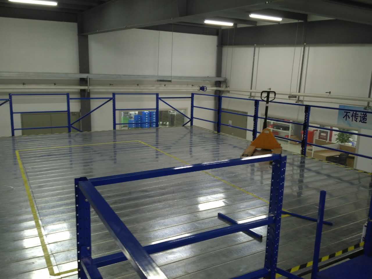 無(wú)錫鋼結(jié)構(gòu)平臺(tái)樓梯施工防方案,無(wú)錫鋼結(jié)構(gòu)懸挑平臺(tái),賽維亞貨架廠家