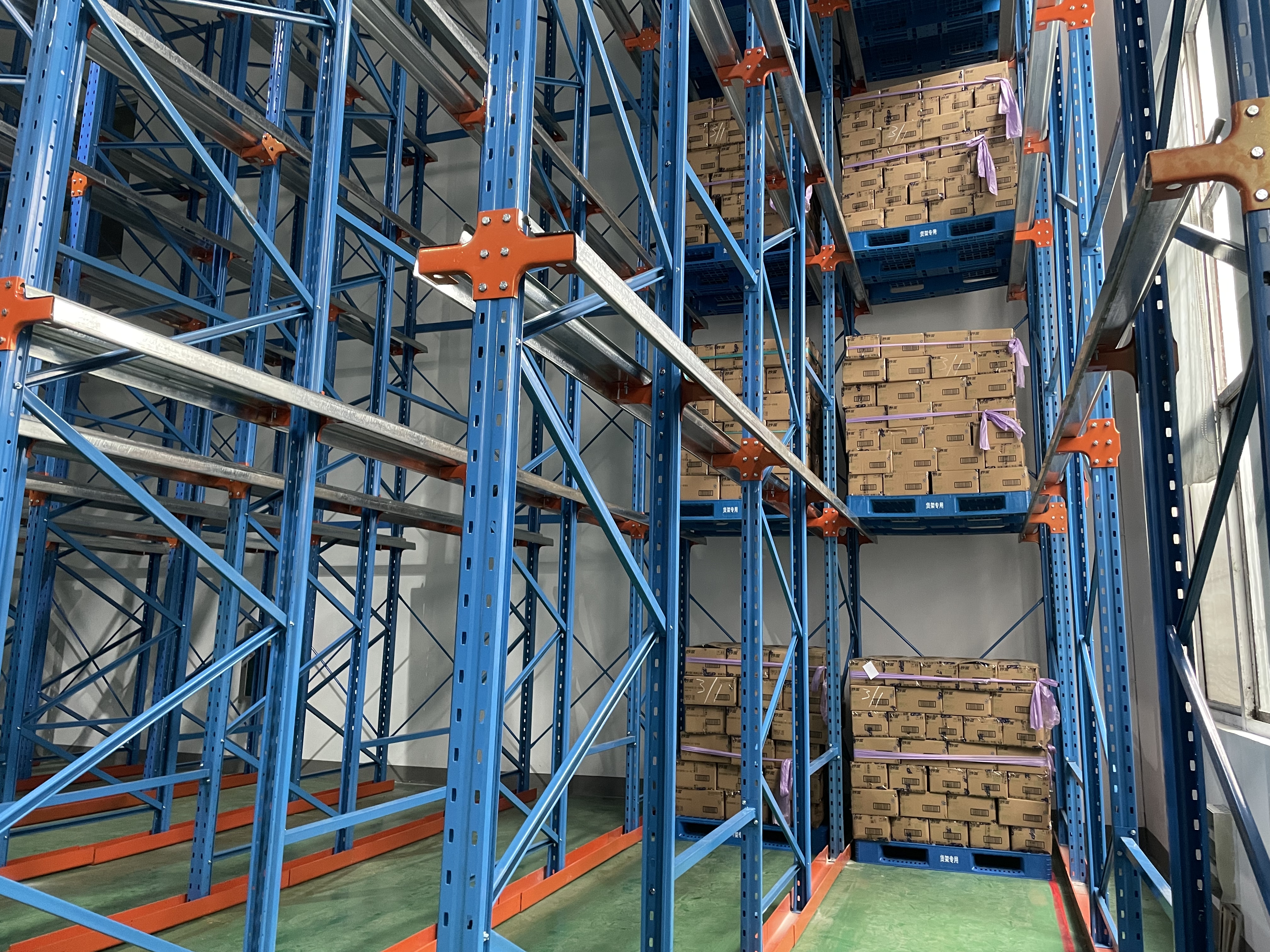貫通貨架,通廊式貨架,駛入式倉儲貨架